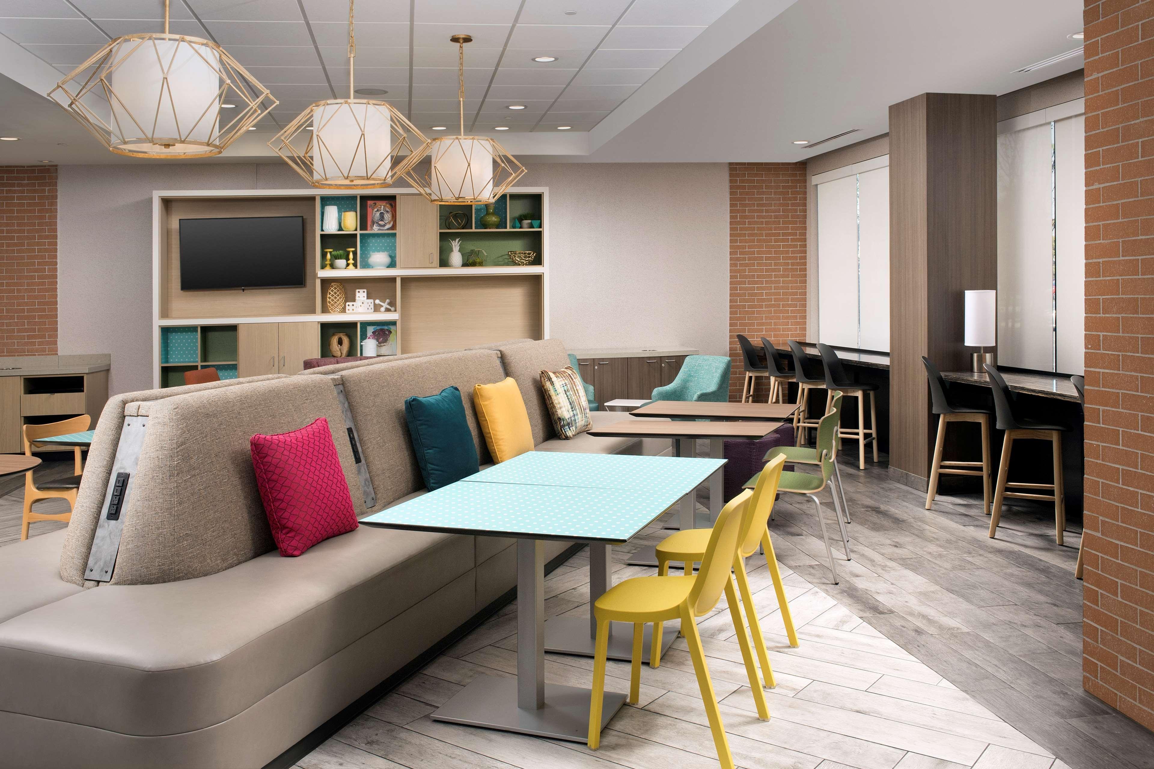 Hotel Home2 By Hilton